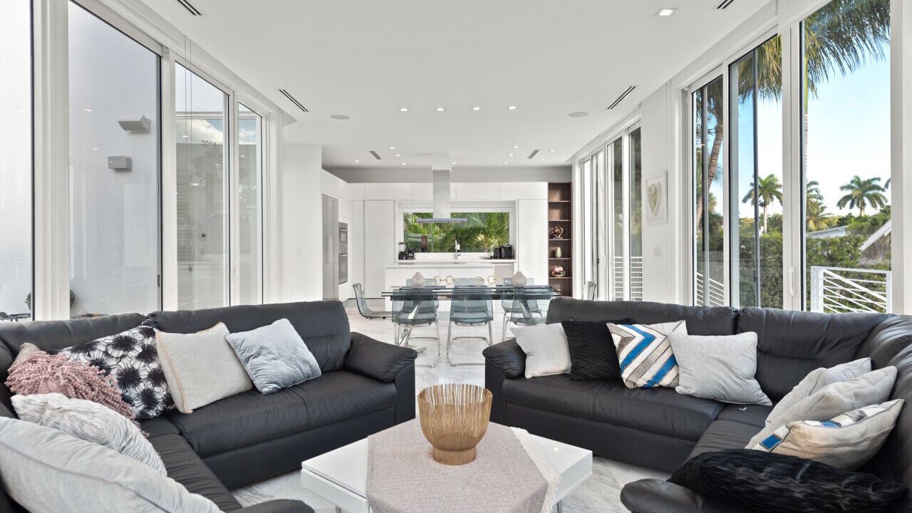 Photo of Livingroom in North Bay Village