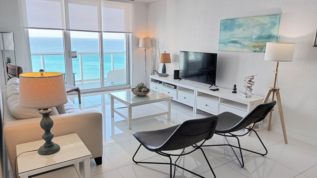 Photo of Livingroom in Hollywood South Central Beach