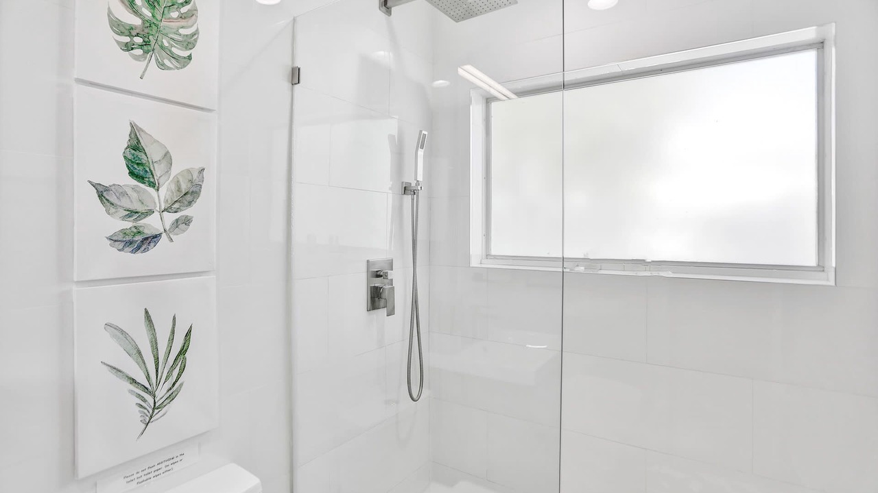 Photo of Bathroom in Hollywood Lakes