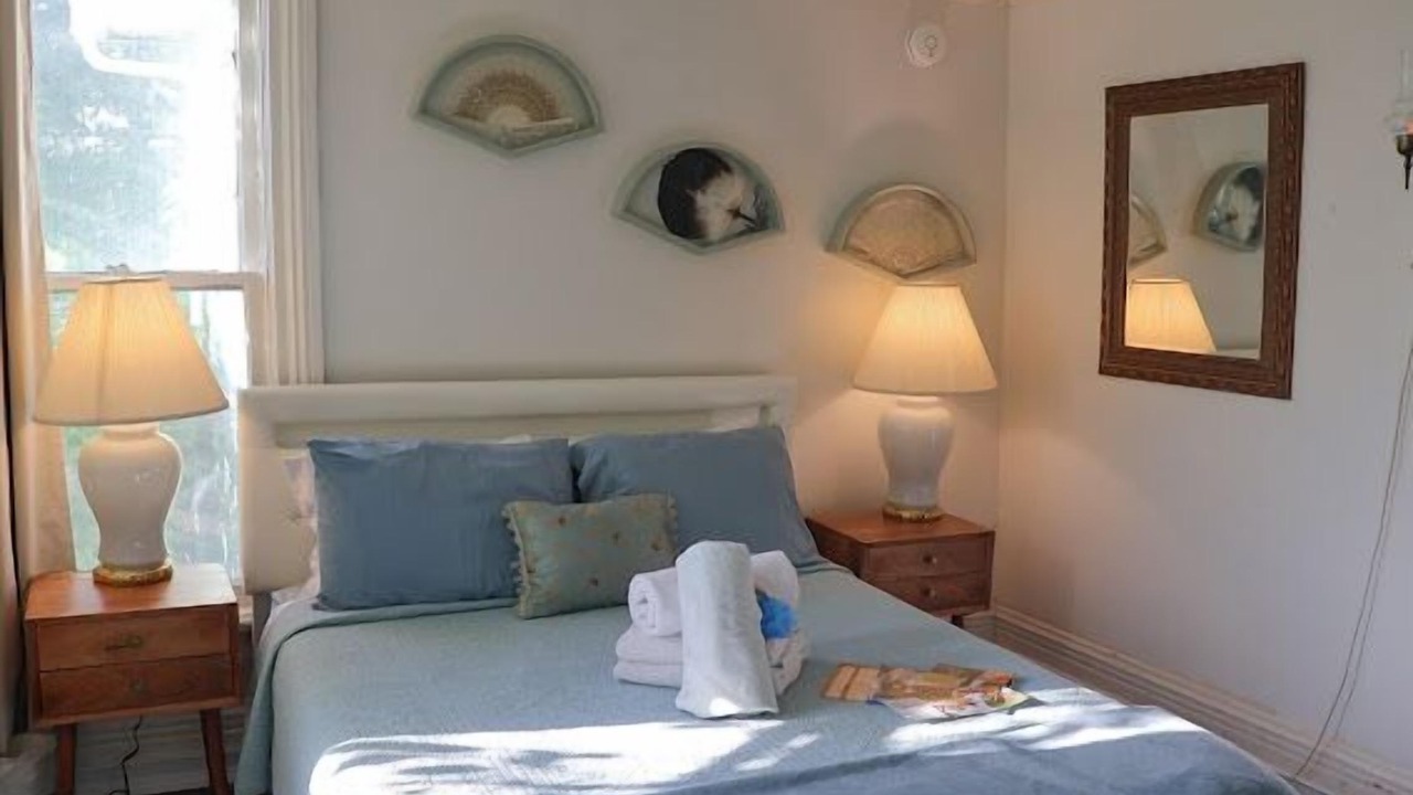 Photo of Bedroom in Downtown Niagara Falls