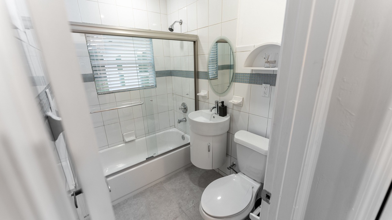 Photo of Bathroom in Central Fort Lauderdale