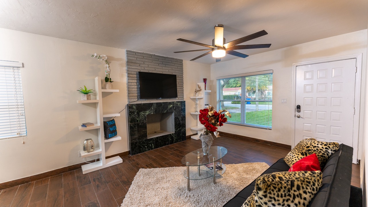 Photo of Livingroom in Central Fort Lauderdale