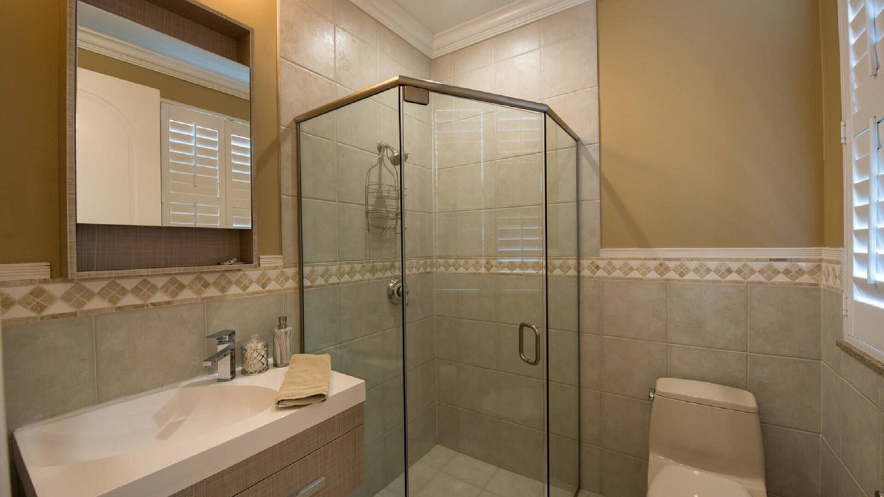 Photo of Bathroom in Bermuda Riviera