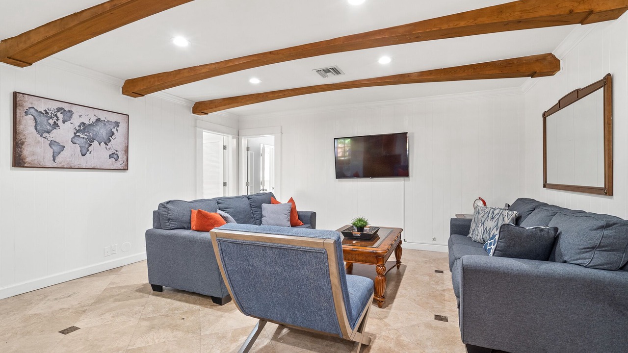 Photo of Livingroom in Hollywood Lakes