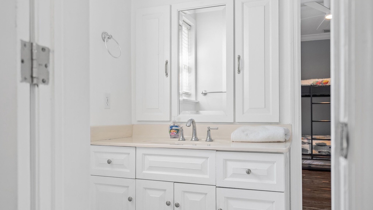 Photo of Bathroom in Hollywood Lakes