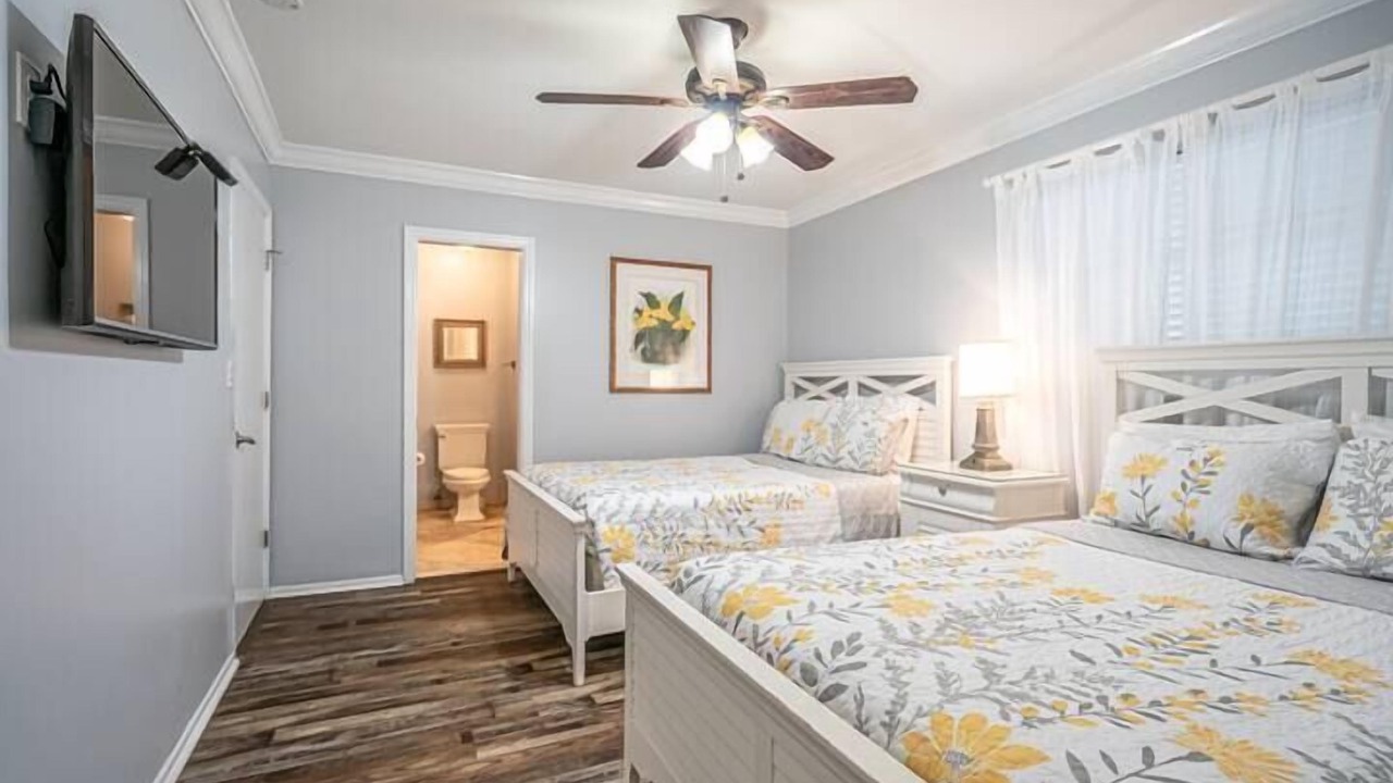 Photo of Bedroom in Hollywood Lakes