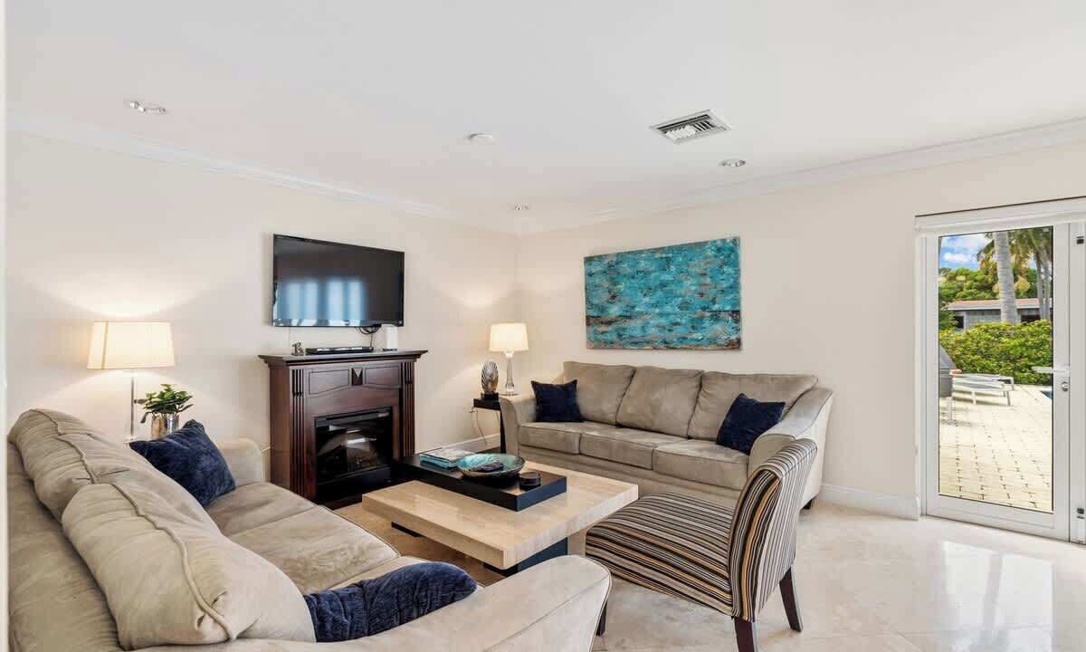 Photo of Livingroom in Deerfield Beach