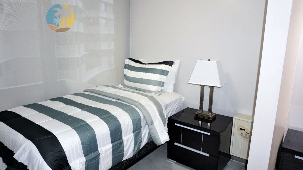 Photo of Bedroom in Mid Beach