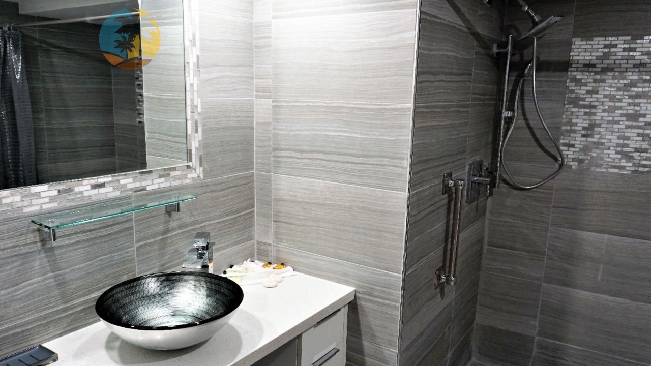 Photo of Bathroom in Mid Beach