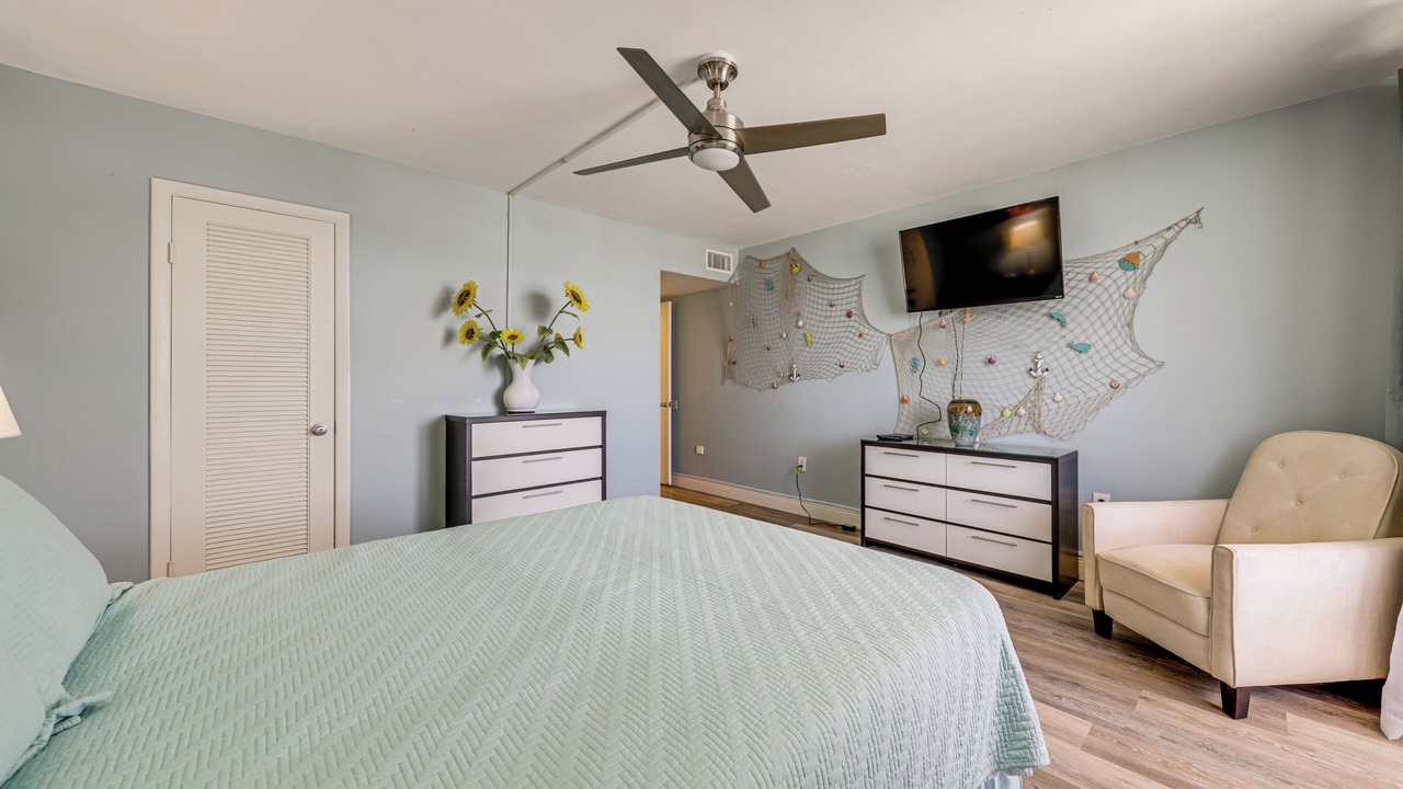 Photo of Bedroom in Hollywood South Central Beach