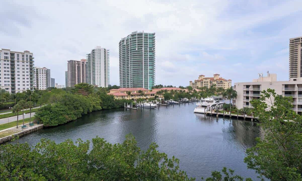 Photo of Others in Aventura