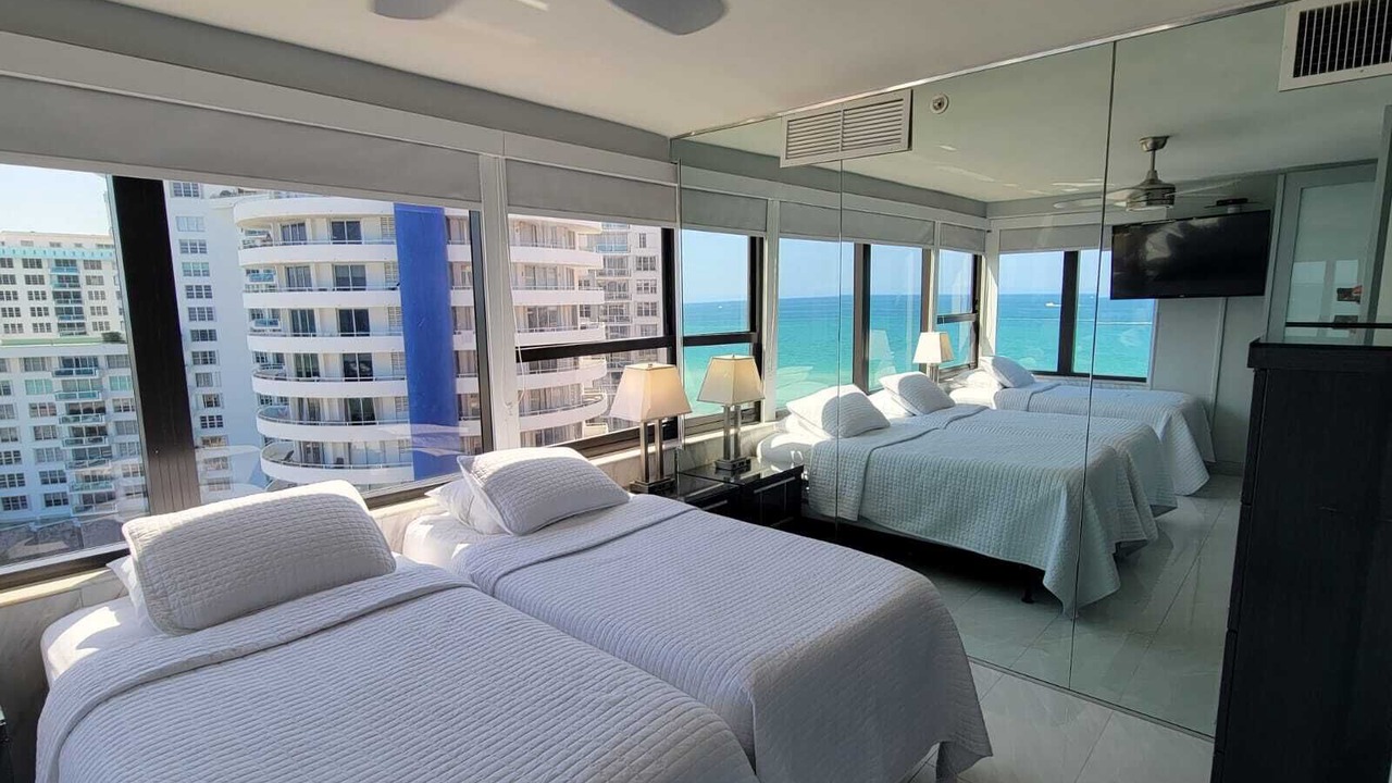 Photo of Bedroom in Mid Beach