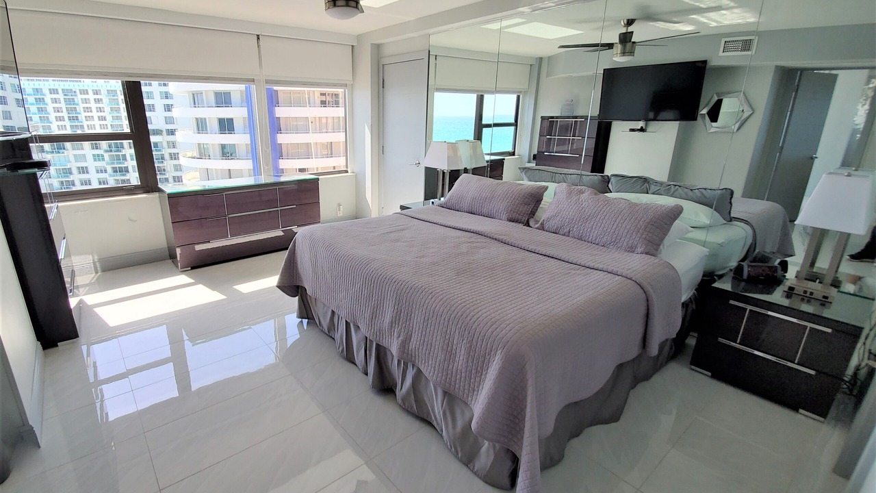 Photo of Bedroom in Mid Beach
