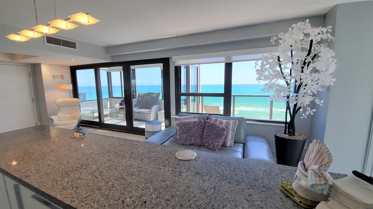 Photo of Livingroom in Mid Beach