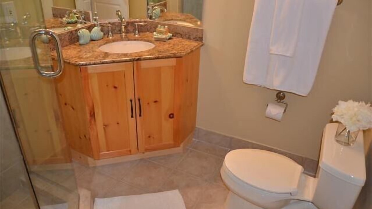 Photo of Bathroom in Cypress Point