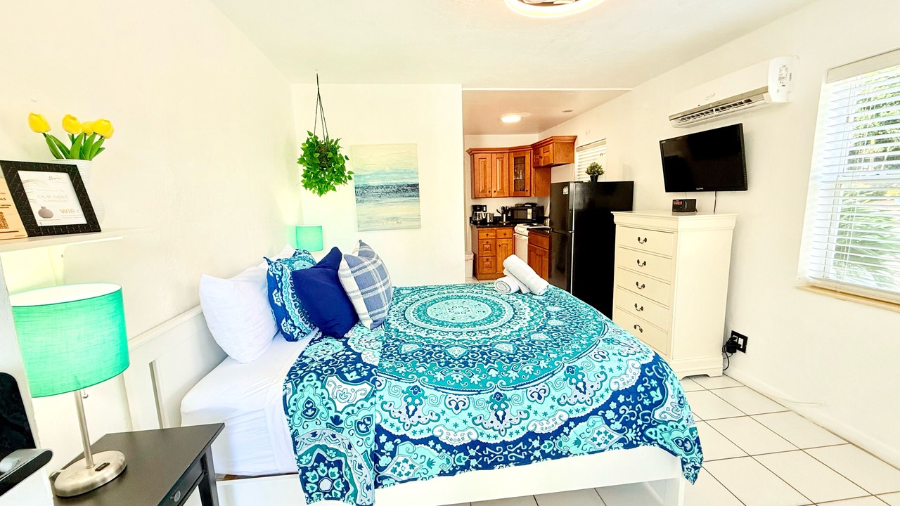Photo of Bedroom in Hollywood South Central Beach