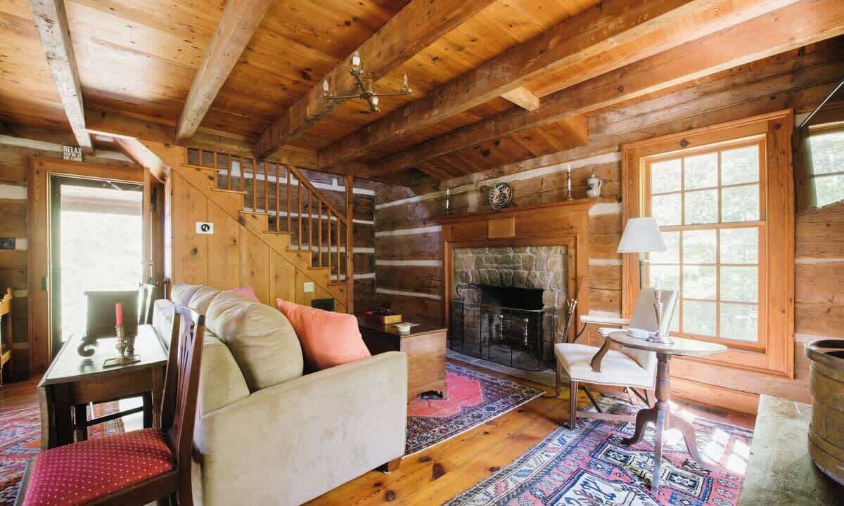 Photo of Livingroom in Earlysville