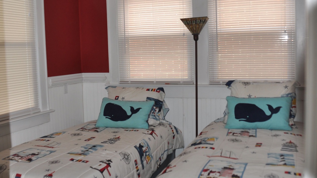 Photo of Bedroom in Willoughby Spit