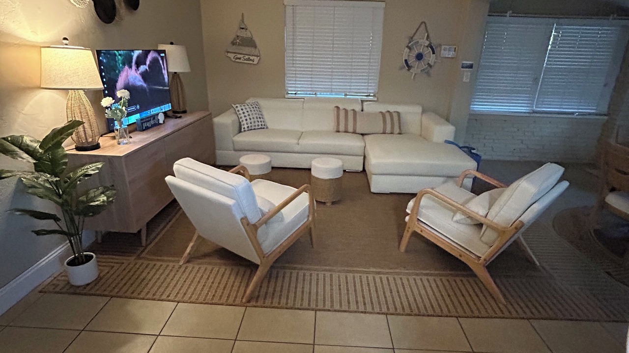 Photo of Livingroom in Edgewood