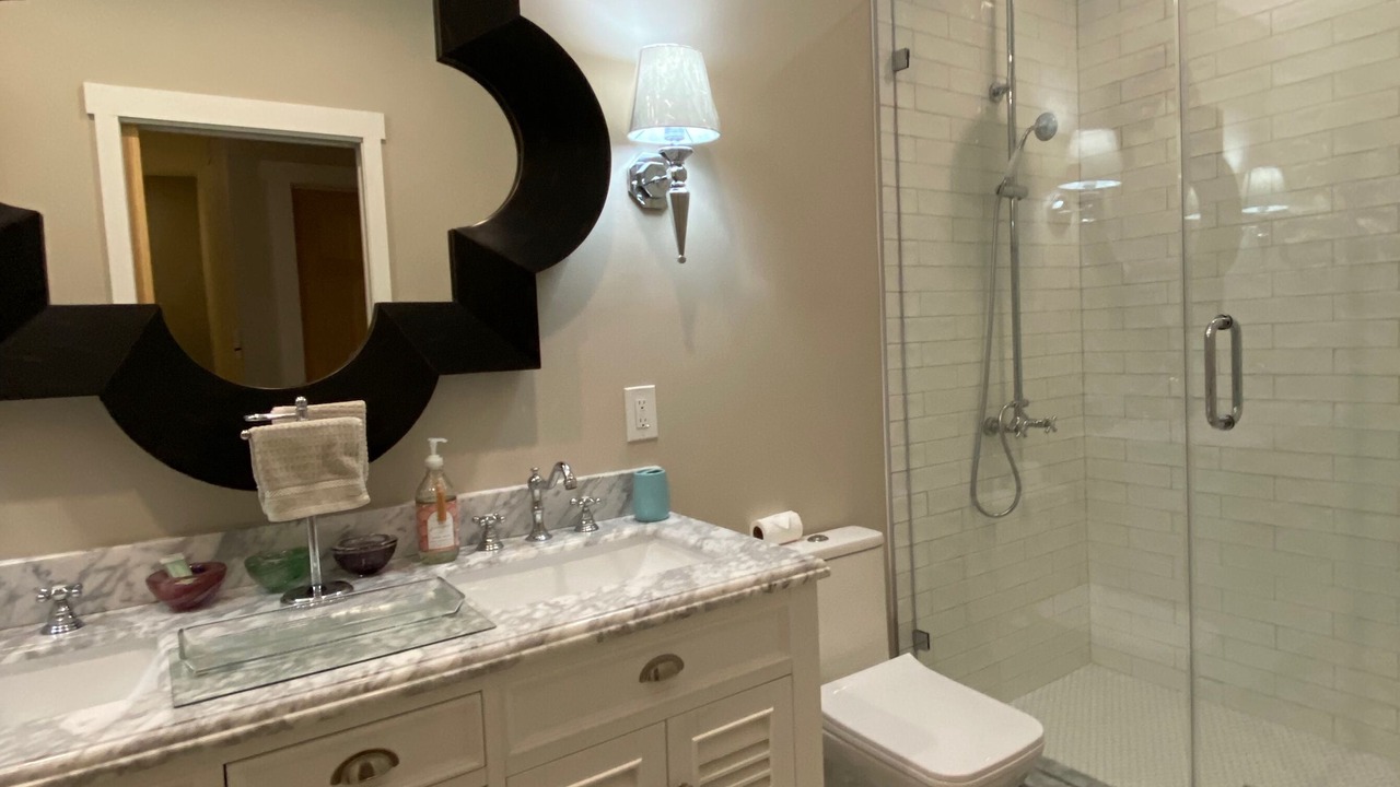 Photo of Bathroom in Del-Ida Park Historic District