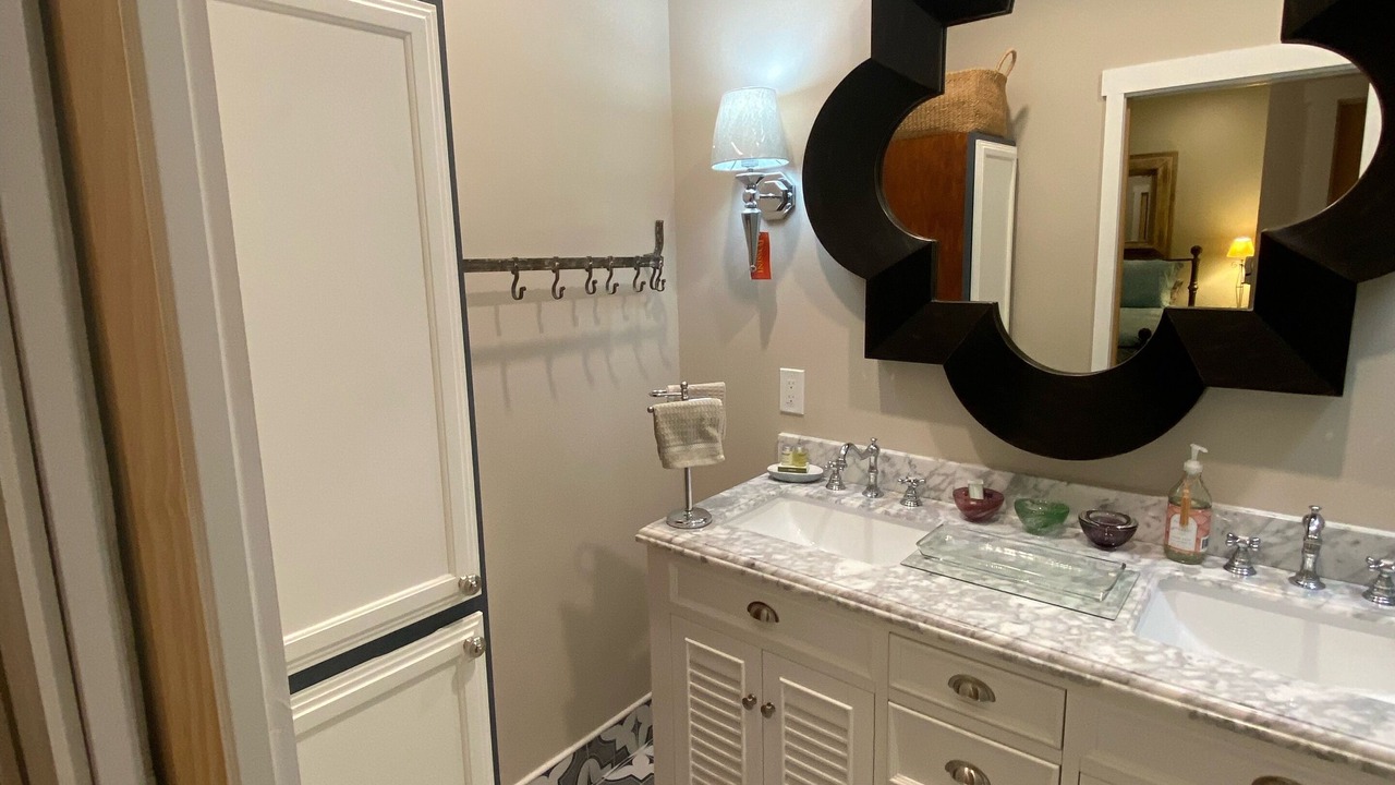 Photo of Bathroom in Del-Ida Park Historic District