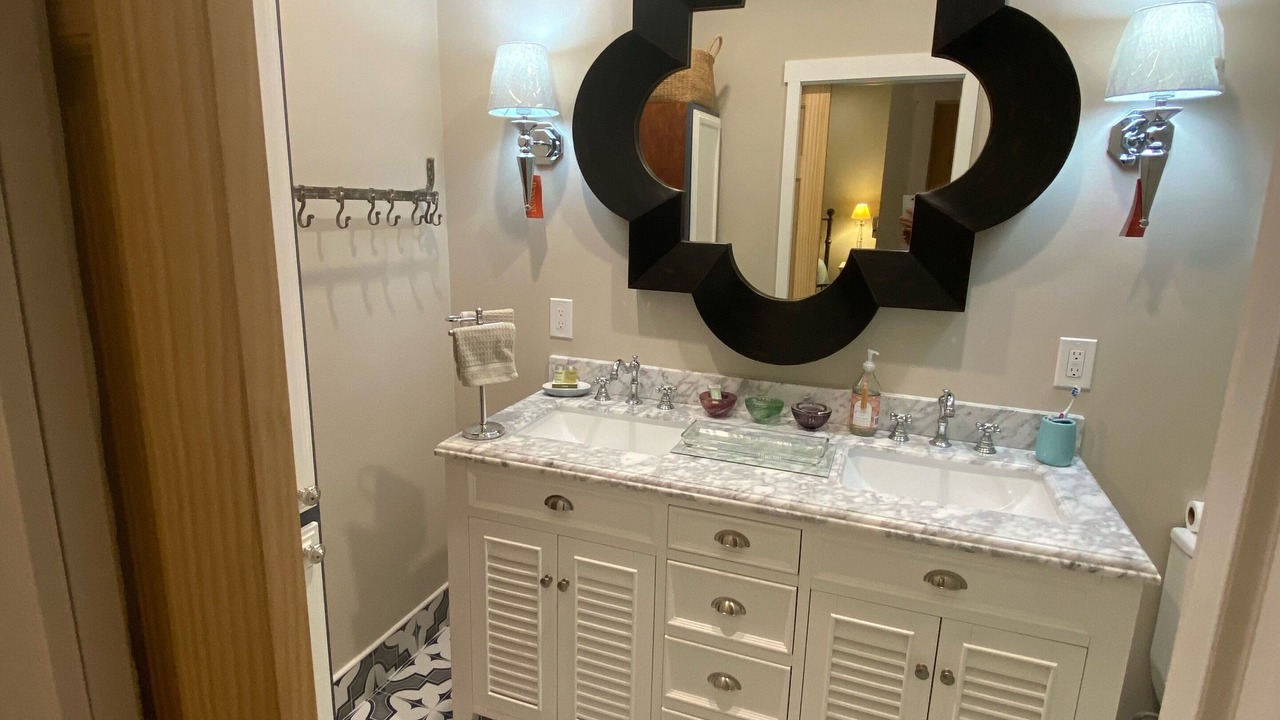 Photo of Bathroom in Del-Ida Park Historic District