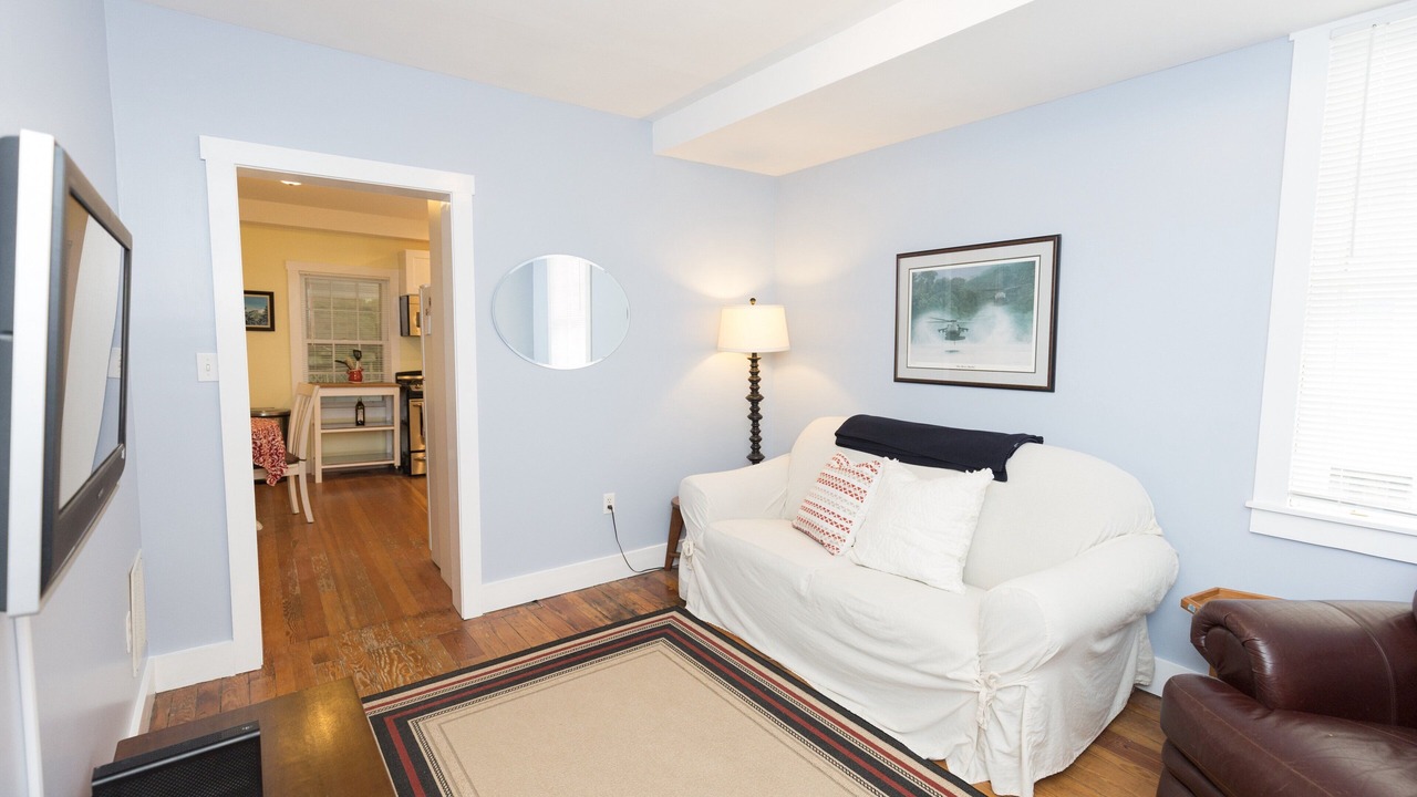 Photo of Livingroom in Historic District
