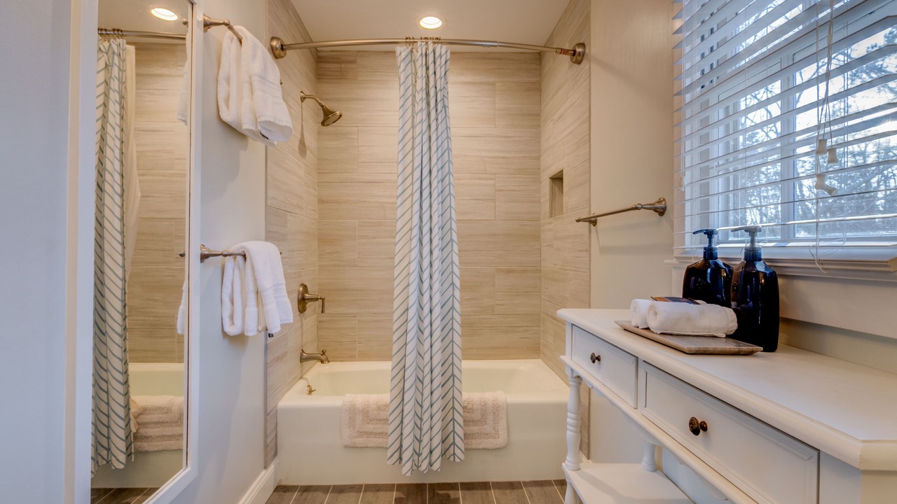 Photo of Bathroom in Boyd Tavern