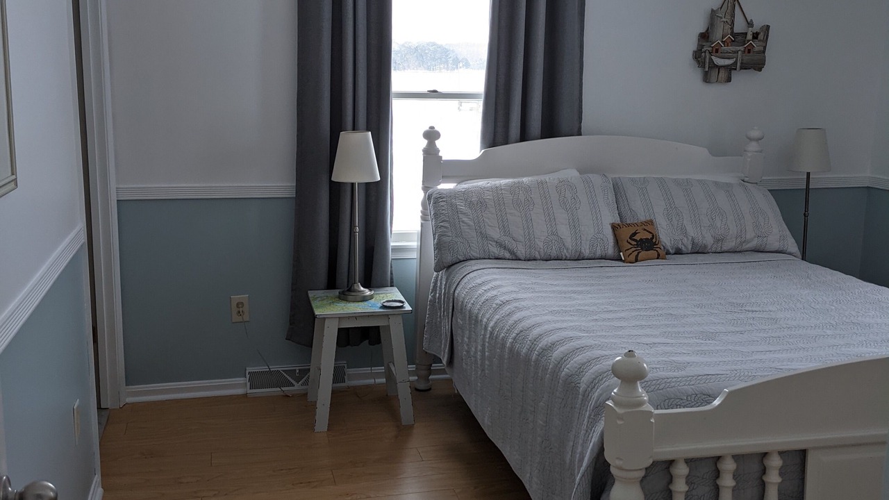Photo of Bedroom in Dameron