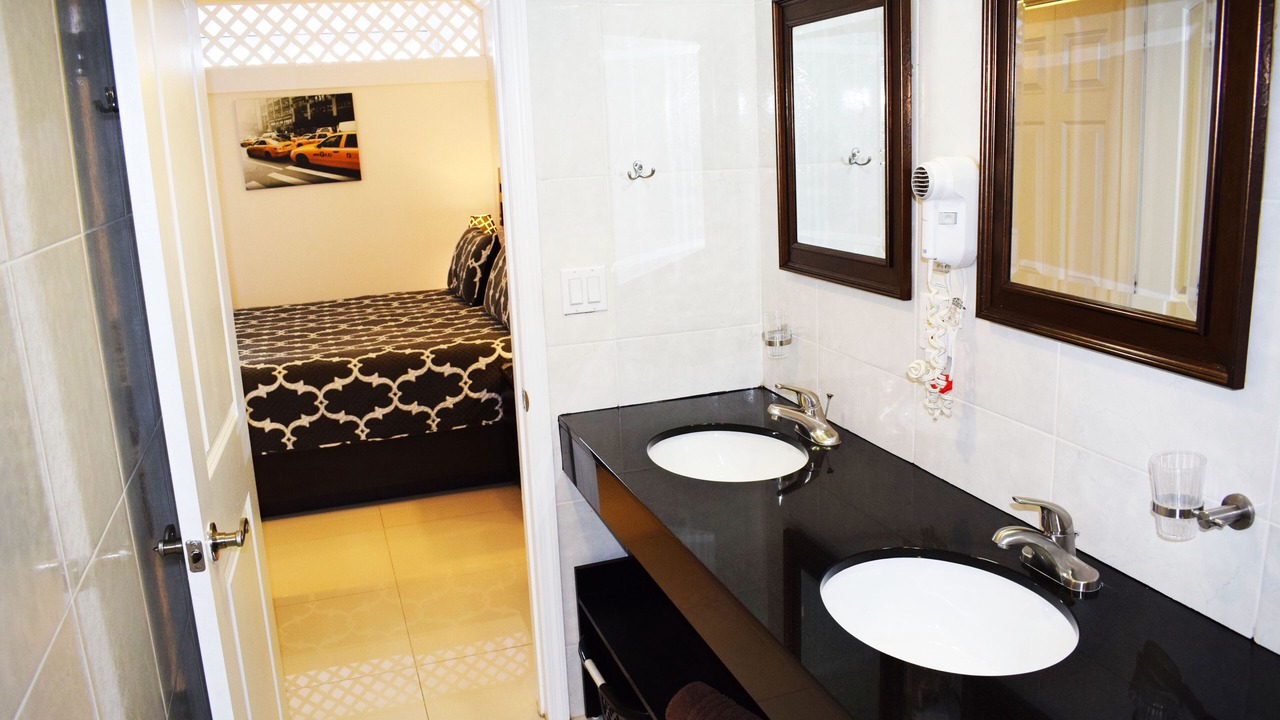 Photo of Bathroom in Galt Mile