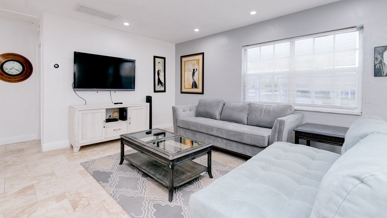 Photo of Livingroom in South Middle River