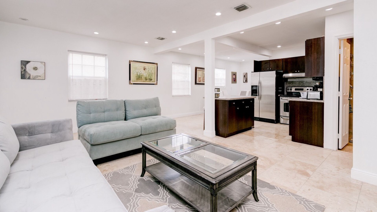 Photo of Livingroom in South Middle River