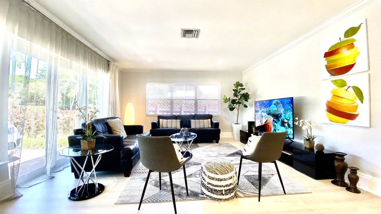 Photo of Livingroom in Downtown Hollywood