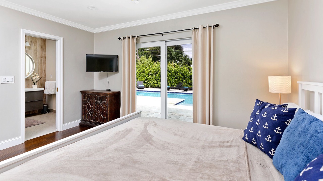 Photo of Bedroom in Lauderdale-by-the-Sea