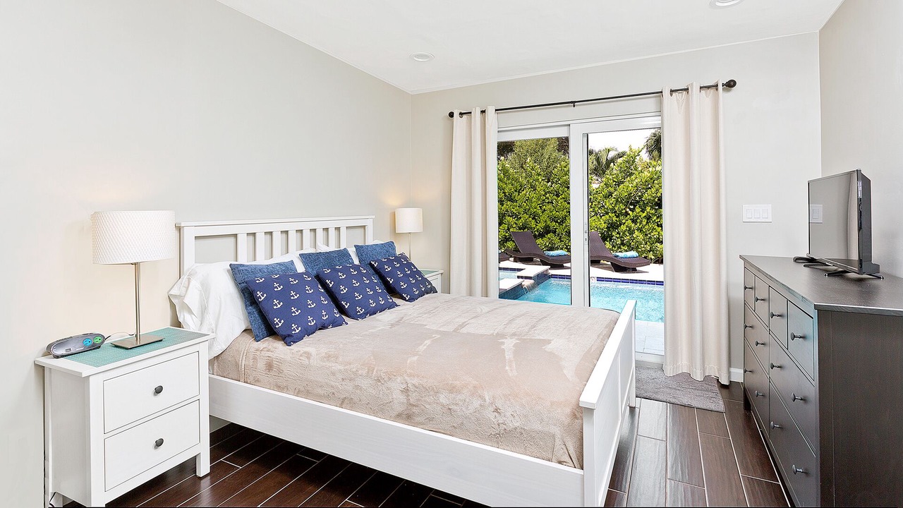 Photo of Bedroom in Lauderdale-by-the-Sea