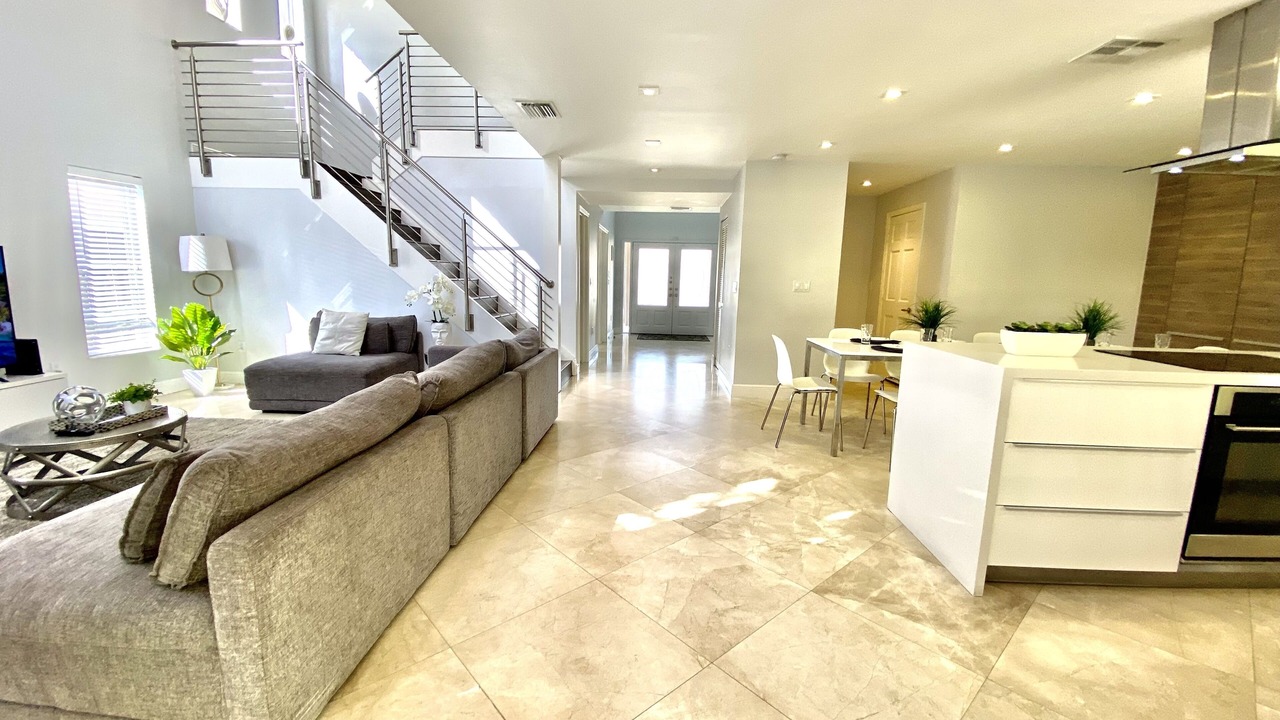 Photo of Livingroom in South Lake