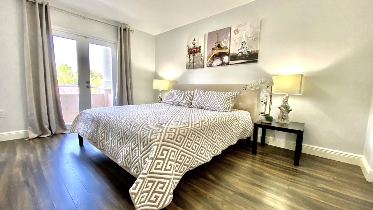 Photo of Bedroom in South Lake