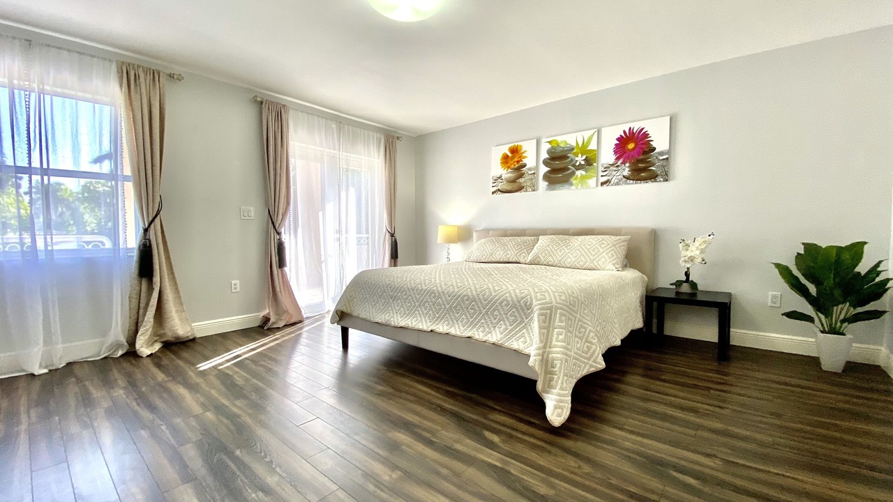 Photo of Bedroom in South Lake