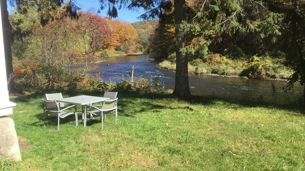 Photo of Others in Housatonic