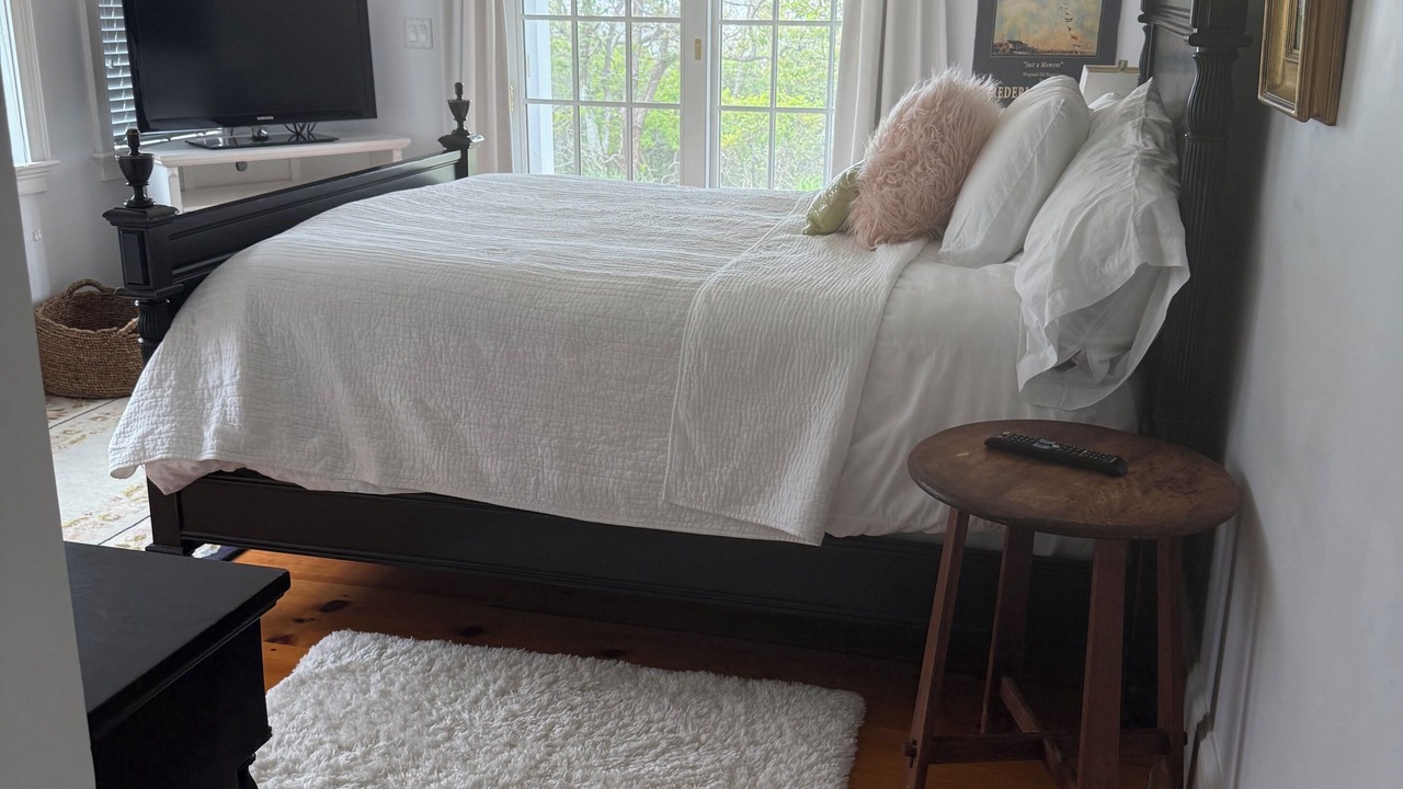 Photo of Bedroom in Tom Nevers