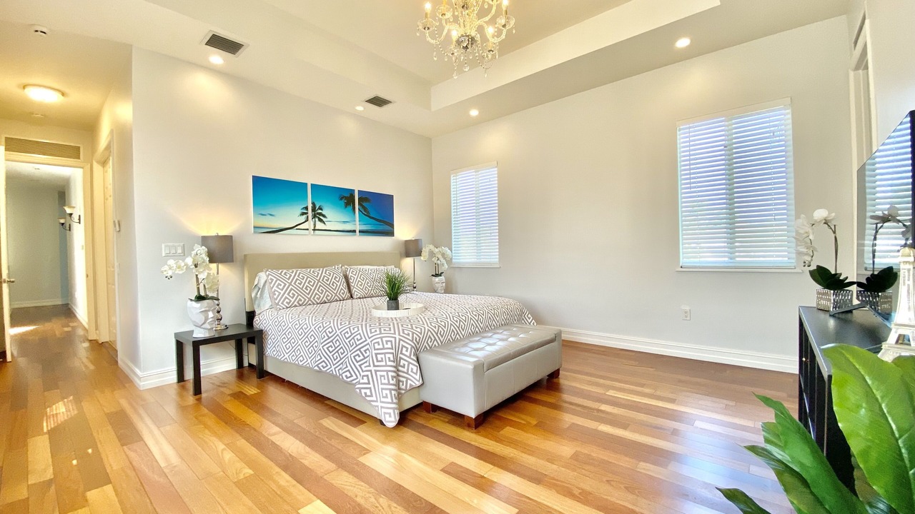 Photo of Bedroom in Hollywood Lakes
