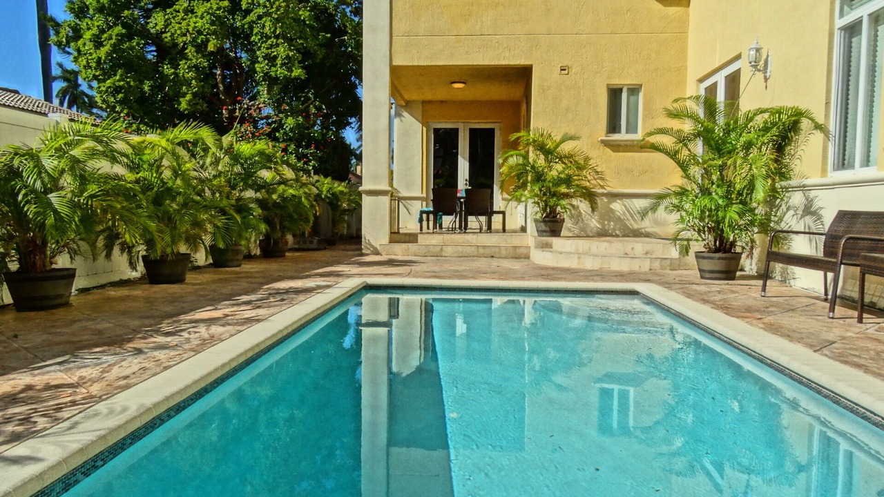 Photo of Outdoor in Hollywood Lakes