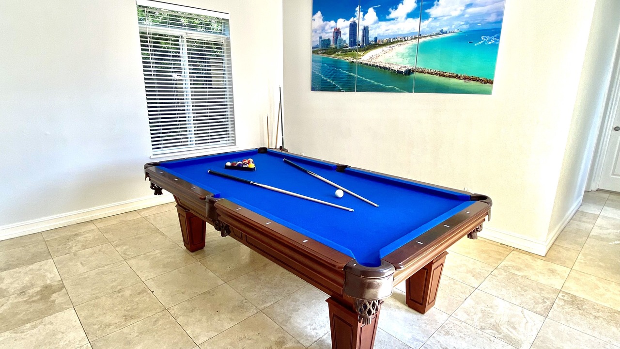 Photo of Bedroom in Hollywood Lakes
