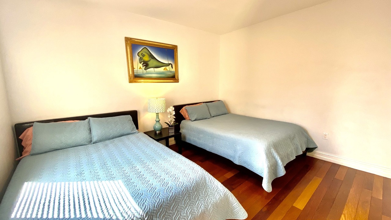 Photo of Bedroom in Hollywood Lakes