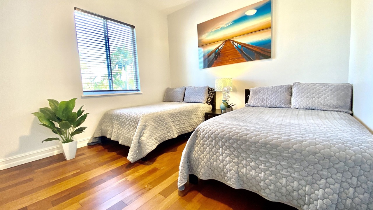 Photo of Bedroom in Hollywood Lakes