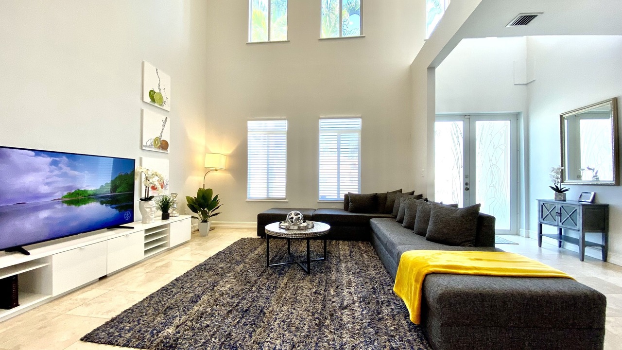 Photo of Livingroom in Hollywood Lakes