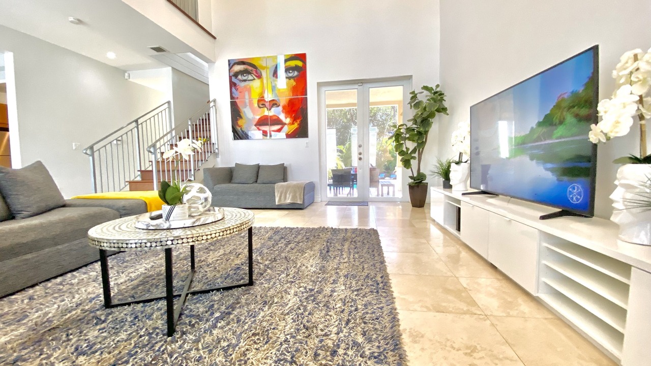 Photo of Livingroom in Hollywood Lakes