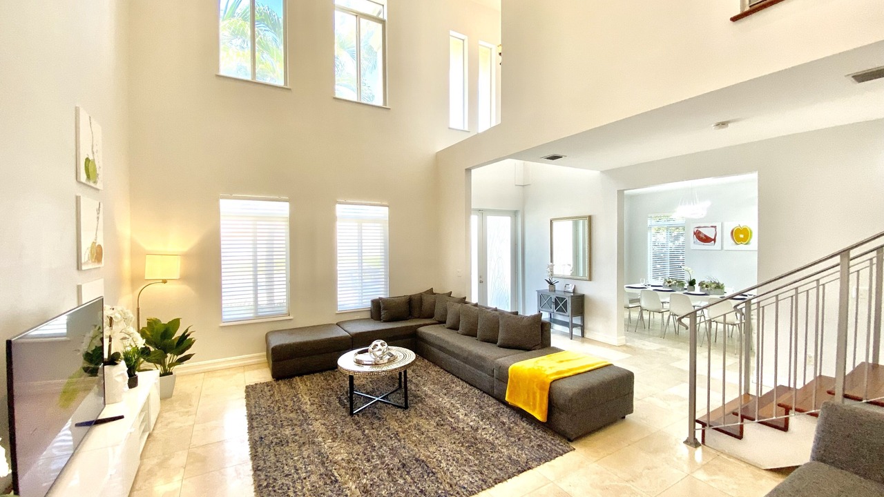 Photo of Livingroom in Hollywood Lakes