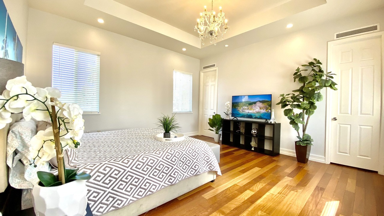 Photo of Bedroom in Hollywood Lakes