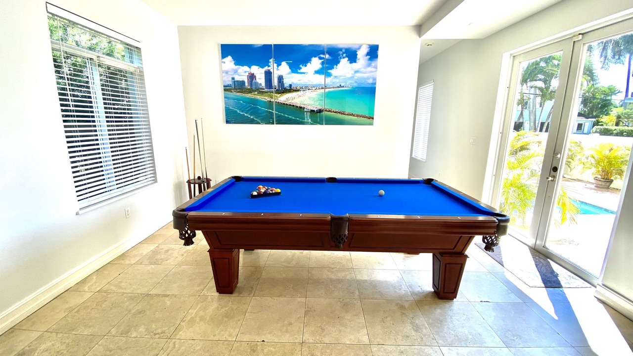 Photo of Bedroom in Hollywood Lakes